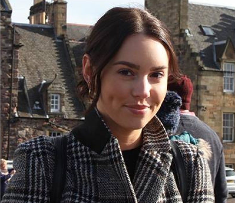 Headshot Image of Larissa Mackie